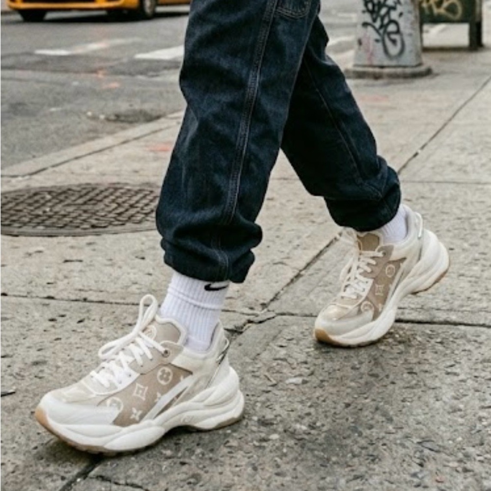 Louis Vuitton LV Run 55 Sneakers 'Beige Monogram White Leather" 39 WMN US 8 lux - Picture 15 of 15
